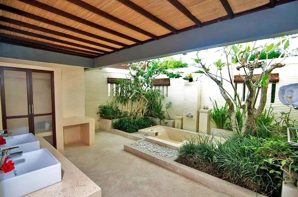 Outdoor bathroom - Villa Coraffan, Canggu Bali